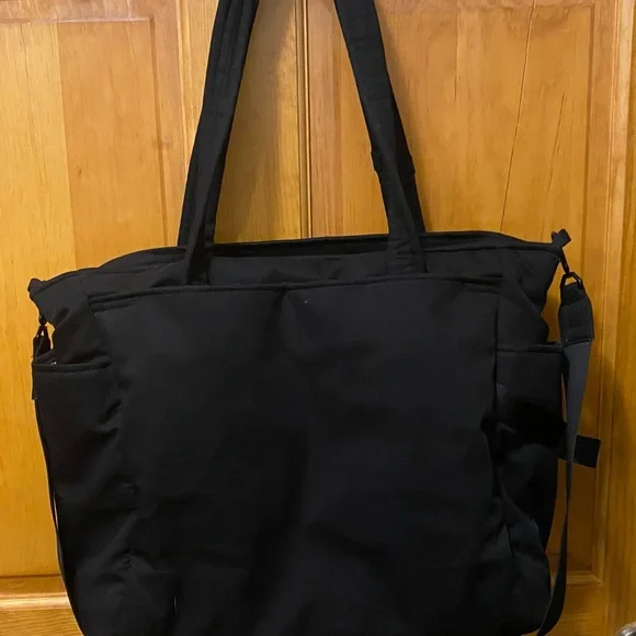 Vera Bradley black cargo tote. Black very good condition. - Picture 4 of 6